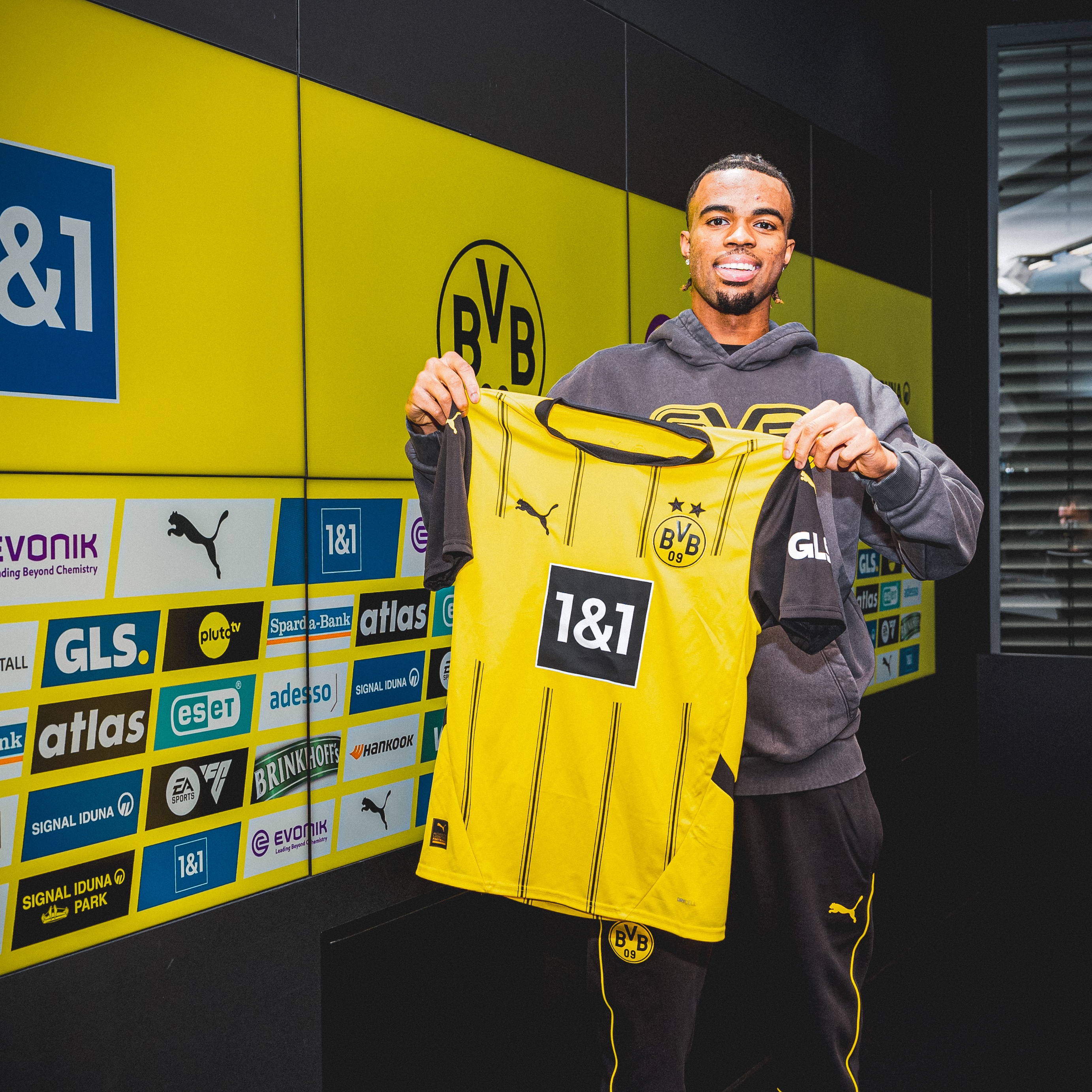 Carney Chukwuemeka giờ thuộc về Dortmund