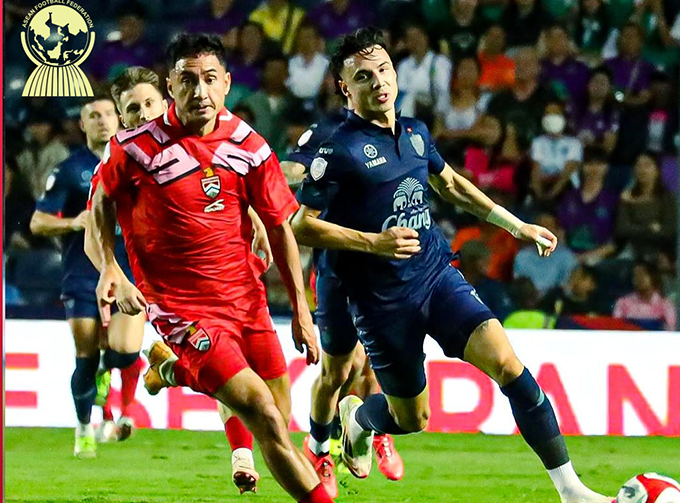 Buriram United (xanh) là 1 trong 2 đại diện ở bán kết của Thái Lan 