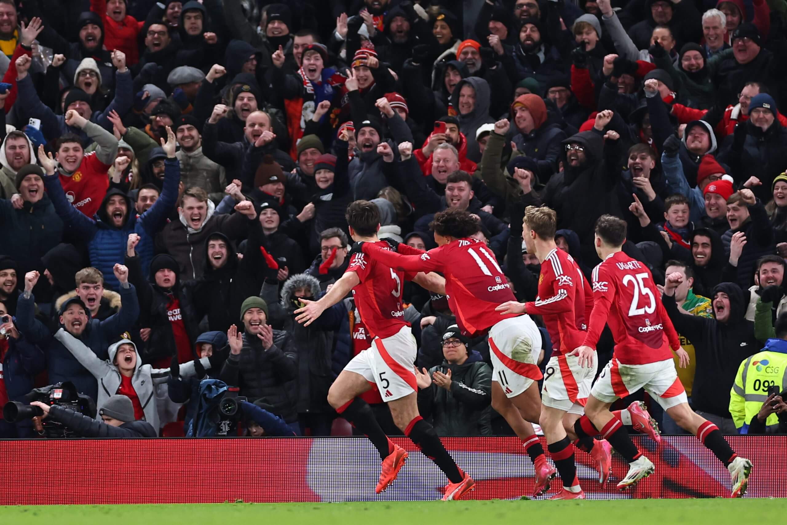 Bàn thắng quý như vàng nhờ không có VAR đã giúp MU đi tiếp ở FA Cup