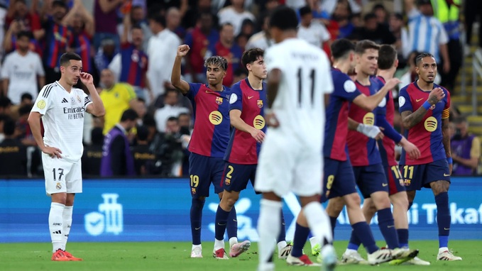 Theo Casillas, Real Madrid vẫn vượt lên trên Barca dù thua đậm trong trận El Clasico lượt đi.