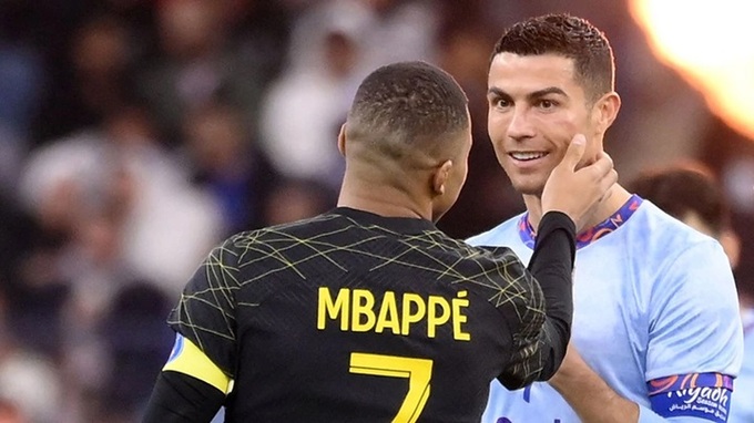 Cristiano Ronaldo chê Kylian Mbappe không biết đá tiền đạo