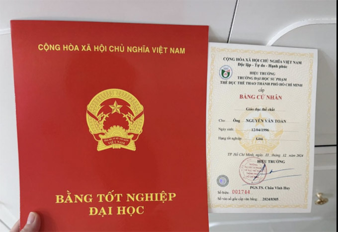 Văn Toàn khoe bằng tốt nghiệp loại giỏi 