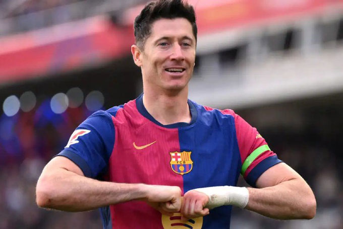 Lewandowski đồng ý gia hạn thêm 1 năm với Barca