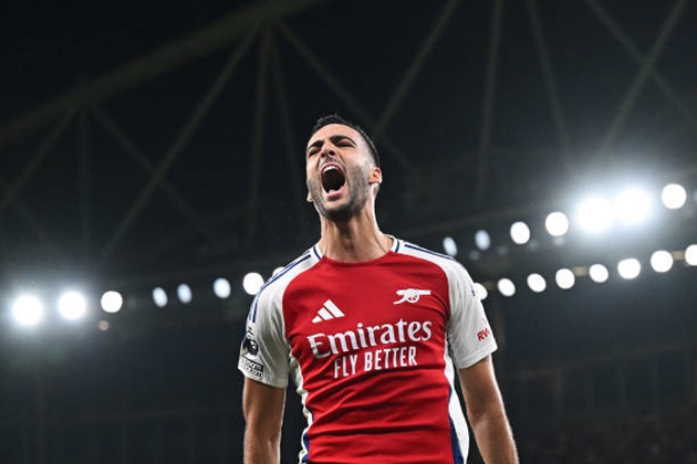 Mikel Merino đá tiền đạo là ý tưởng vô lý đó nhưng giờ đây lại là phao cứu sinh của Arsenal