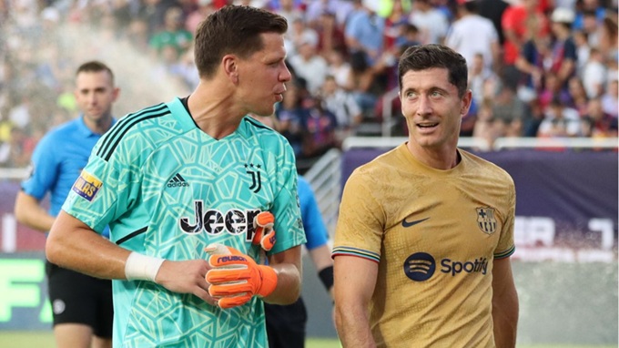 Hai lão tướng người Ba Lan, Szczesny và Lewandowski, thể hiện phong độ thuyết phục từ đầu mùa giải