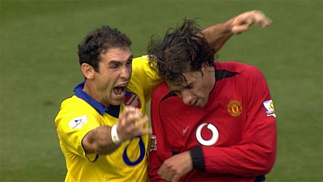 Van Nistelrooy từng bị Keown cho "ăn hành" trên sân