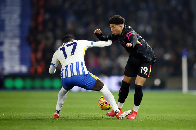 Trái ngược với Mitoma, Sancho đá như một bóng ma trước Brighton