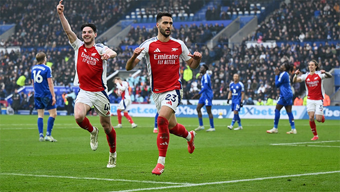 Merino lập cú đúp trong vòng 6 phút giúp Arsenal thắng 2-0 tại Leicester