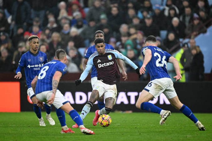 Rashford chắc chắn khiến cho HLV Emery hài lòng