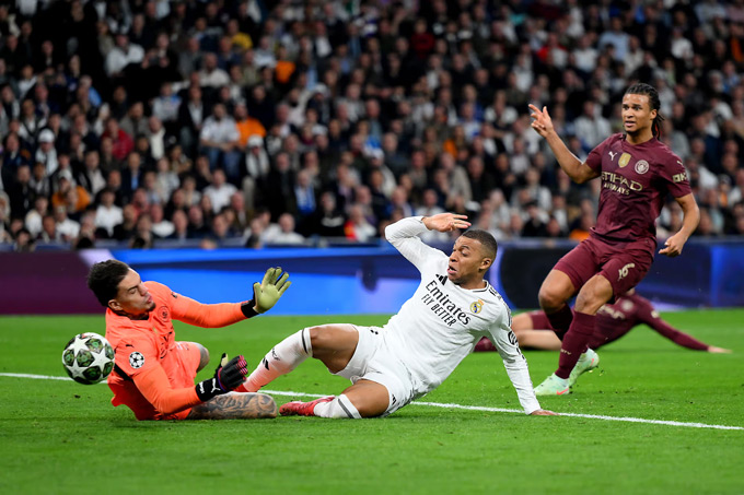 Real Madrid= sẽ bớt khó khăn về tài chính nhờ không bị loại sớm ở Champions League