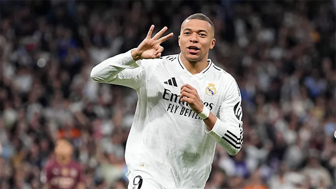 Mbappe lại khiến mọi hàng thủ sợ hãi sau mỗi cú ra chân