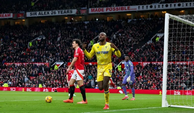 Sân Old Trafford của MU không còn là pháo đài bất khả xâm phạm ở mùa này