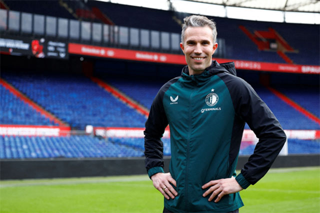 Van Persie vừa ký hợp đồng với Feyenoord đến năm 2027