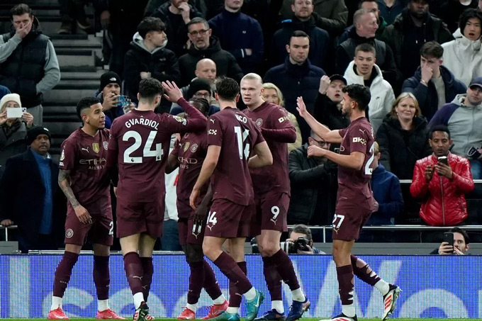 Man City đã sử dụng đội hình khá trẻ trung trước Tottenham