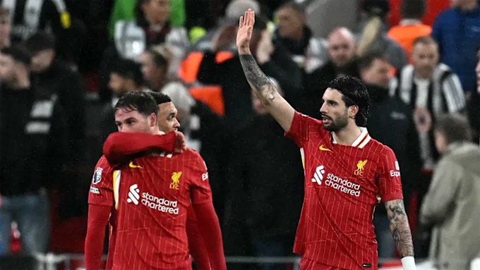 Liverpool có chiến thắng dễ dàng trước Newcastle hồi giữa tuần