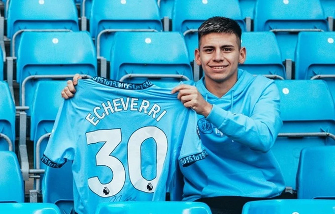 Echeverri ra mắt Man City