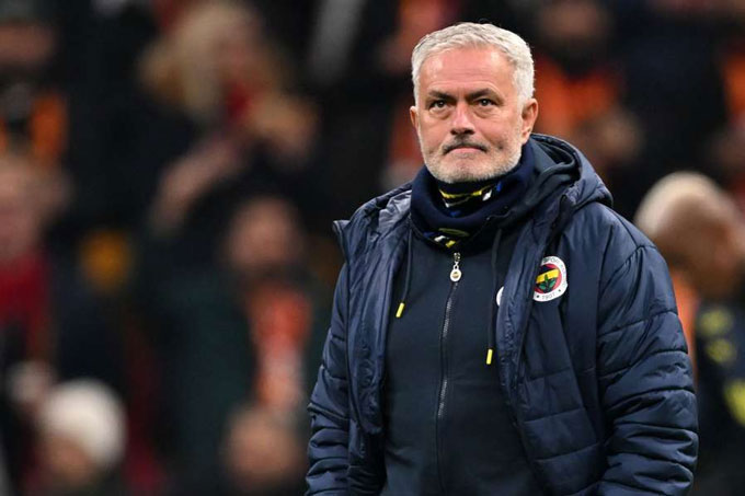 Mourinho sẽ bị cấm chỉ đạo 4 trận và bị phạt tiền