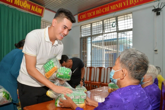 Tiến Linh xứng đáng là một nhân vật truyền cảm hứng không chỉ trong bóng đá mà còn những hoạt động hướng thiện