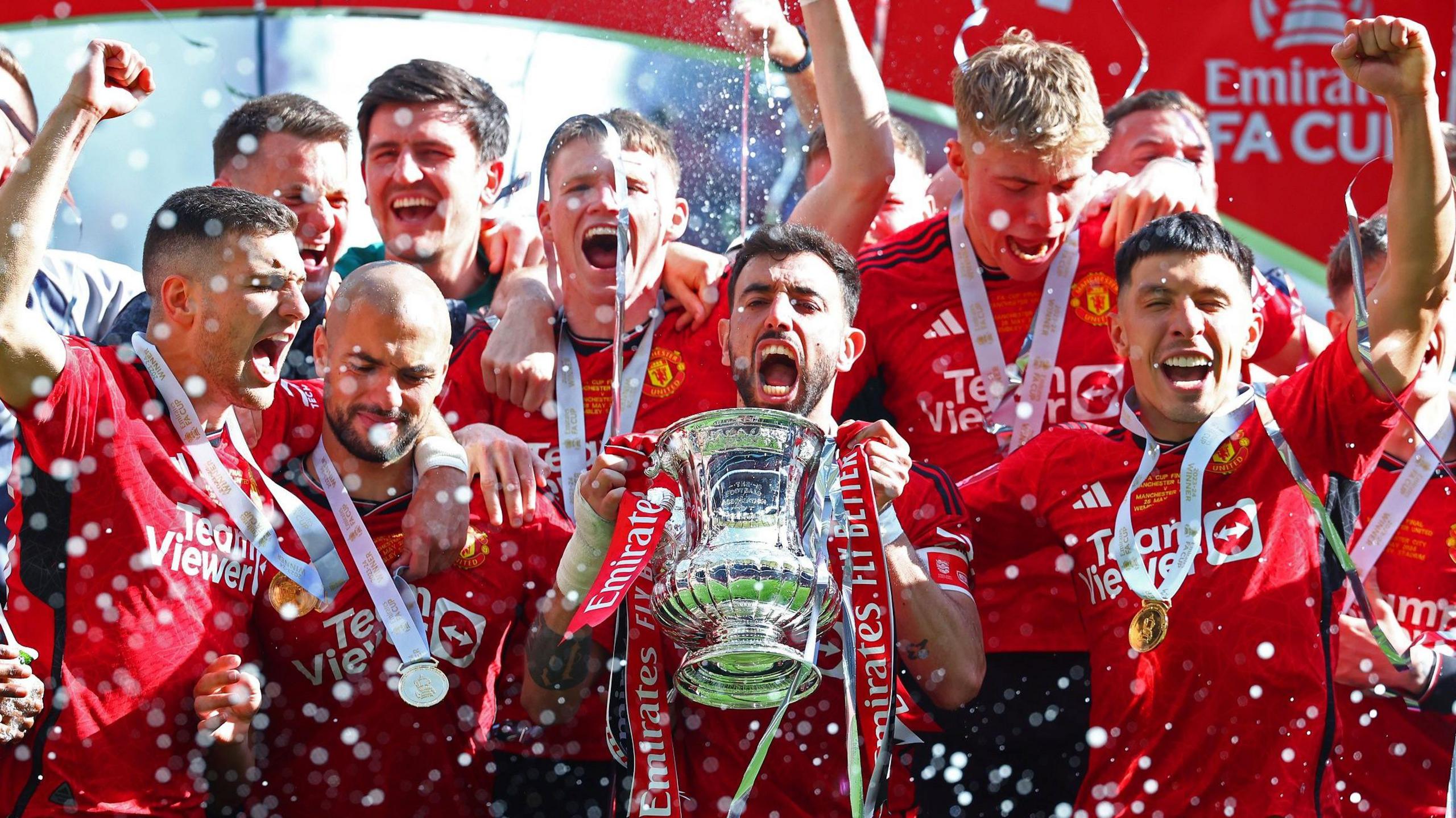 FA Cup vẫn là phao cứu sinh dễ kiếm nhất của MU