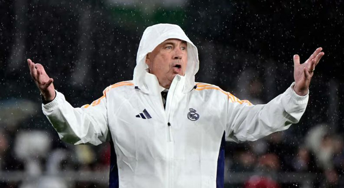 HLV Ancelotti không hài lòng với màn trình diễn của các học trò