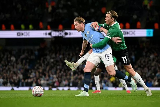 De Bruyne thi đấu chói sáng ở trận thắng Plymouth