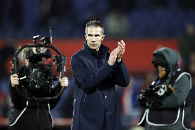 Van Persie có khởi đầu không suôn sẻ cùng Feyenoord.