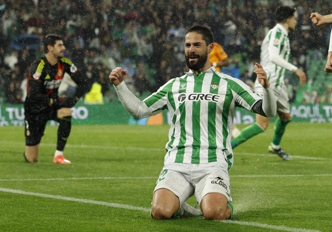 Isco in dấu giầy trong cả 2 bàn thắng trước Real Madrid