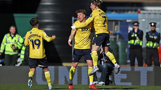 Ole Romeny ghi bàn trong trận đấu giữa Oxford United và Coventry City - Ảnh: Oxford United
