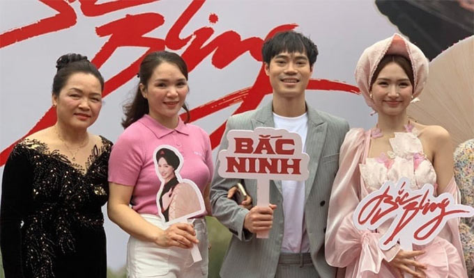 Mẹ Hòa Minzy dành những lời khen "có cánh" cho Văn Toàn - Ảnh: Vietnamnet