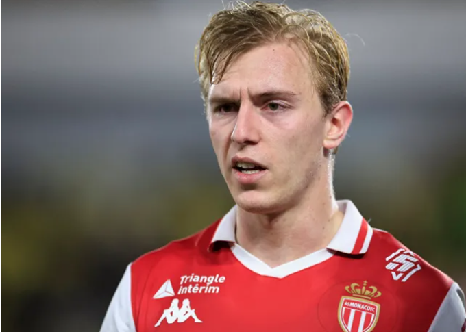 Sao xịt Mika Bireth của Arsenal góp mặt trong Top 10 cuộc đua Chiếc giày vàng châu Âu.