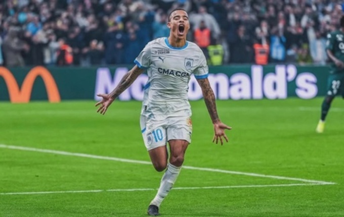 Mason Greenwood ăn mừng sau khi ghi bàn thắng cho Marseille vào lưới Nantes
