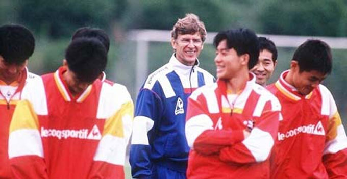 Wenger khi còn làm việc tại Nhật Bản