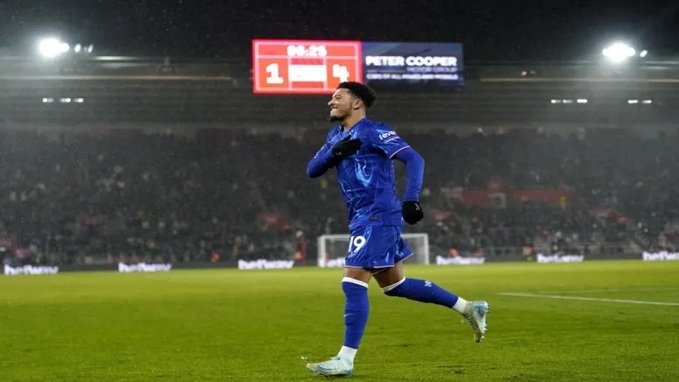 Sancho cần học cách ghi bàn để trụ lại sân Stamford Bridge.