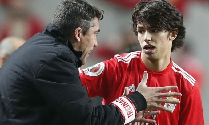 Lage là thầy của nhiều ngôi sao bóng đá hiện nay, ví dụ như Joao Felix (phải)