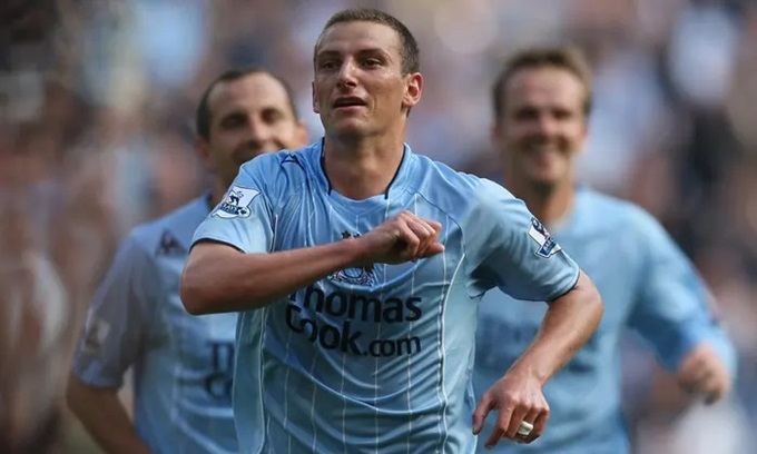 Elano khi còn khoác áo Man City