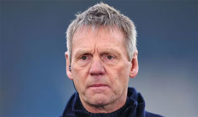 Stuart Pearce vừa khiến các hành khách đi cùng chuyến bay với ông có phen tá hỏa