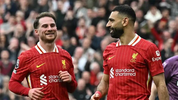 Salah liên tục bùng nổ để đưa Liverpool tiến sát ngôi vương