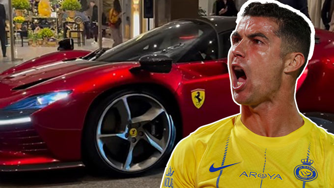  Cristiano Ronaldo đam mê siêu xe Ferrari