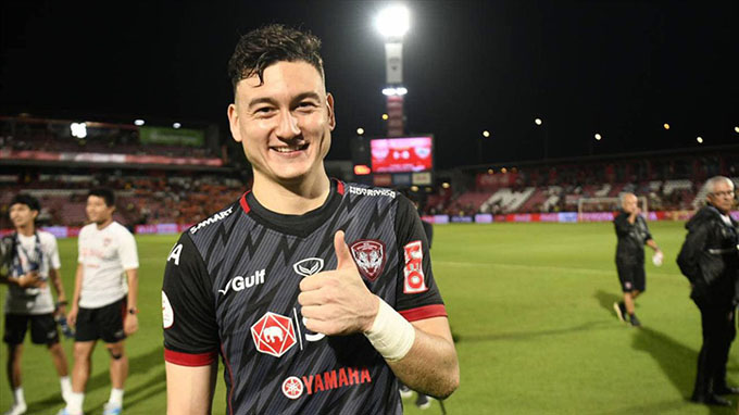 Văn Lâm từng có thời gian được bắt chính tại Muangthong United. (Ảnh: sưu tầm)