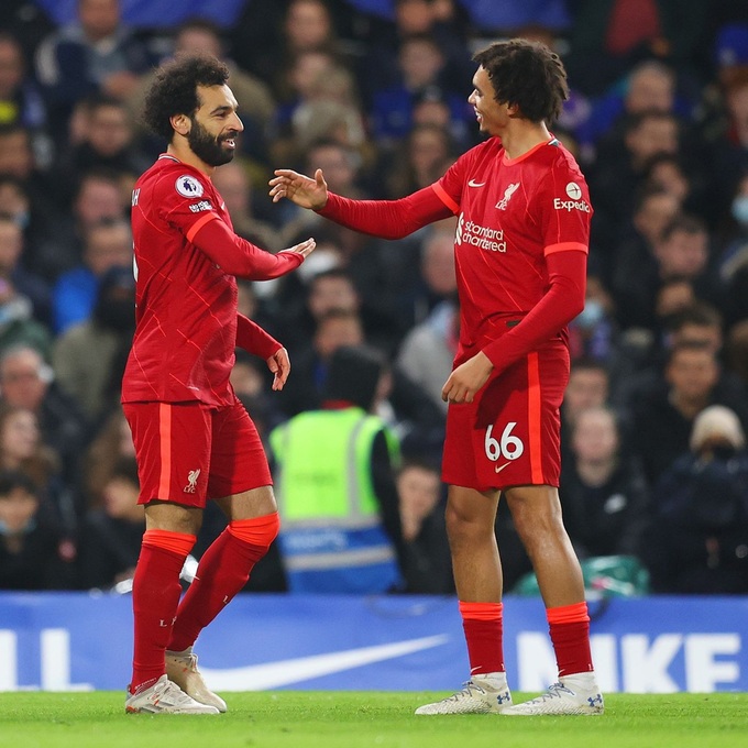 Mohamed Salah và Trent Alexander-Arnold là liên kết yếu bên  hành lang phải của Liverpool