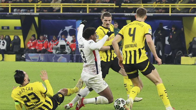 Phòng thay đồ của Dortmund dạy sóng trước trận lượt về với Lille