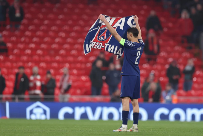 Hakimi trêu tức các fan Liverpool