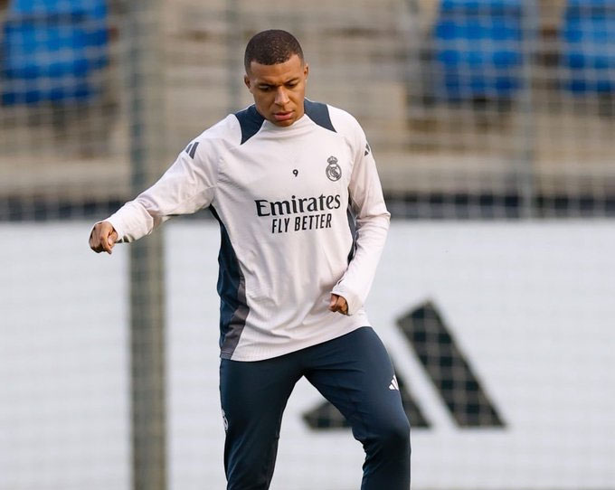 Mbappe kịp ra sân ở trận derby Madrid=