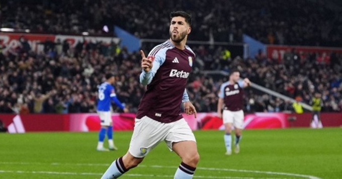 Marco Asensio vui mừng sau khi ghi bàn thắng cho Aston Villa 