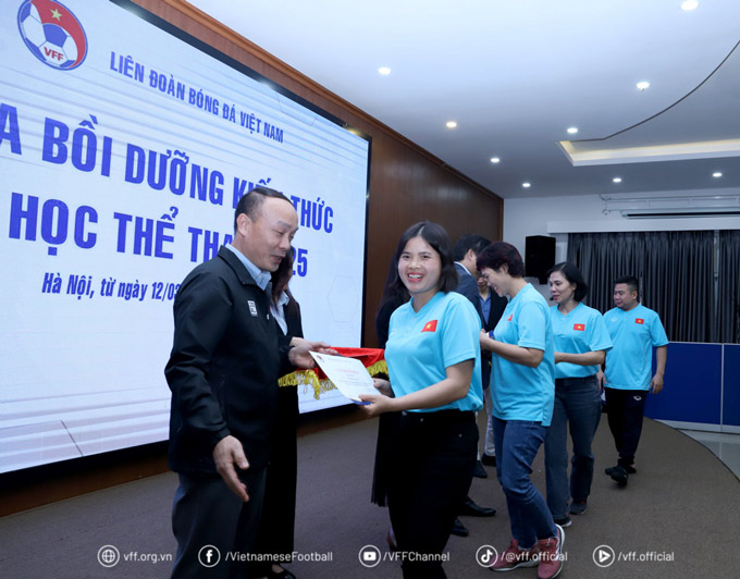 Các học viên hoàn thành khoá học