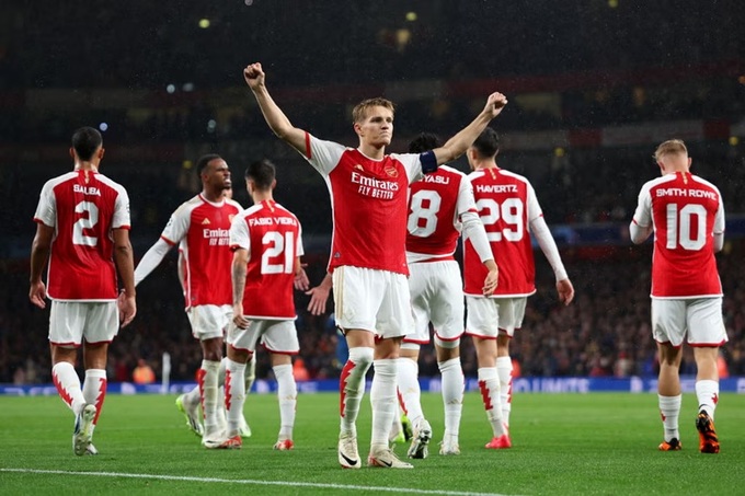 Arsenal là "lá cờ đầu" của Premier League tại Champions League mùa này