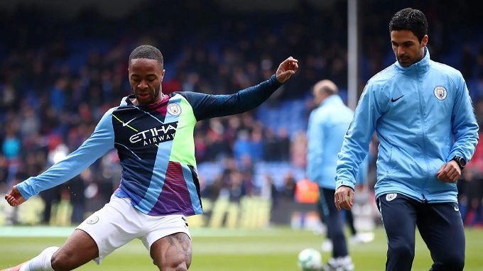 Arteta hướng dẫn Sterling ở Man City