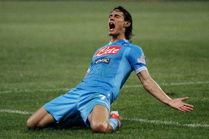 Edinson Cavani khi còn thi đấu cho Napoli