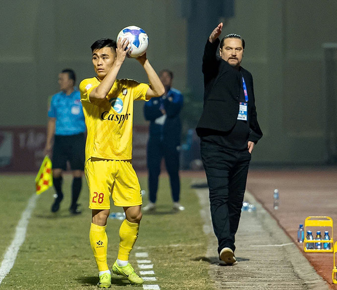 HLV Popov đánh giá cao tính cạnh tranh của V.League và nền tảng thể lực từ cầu thủ - Ảnh: Thanh Hoá FC 