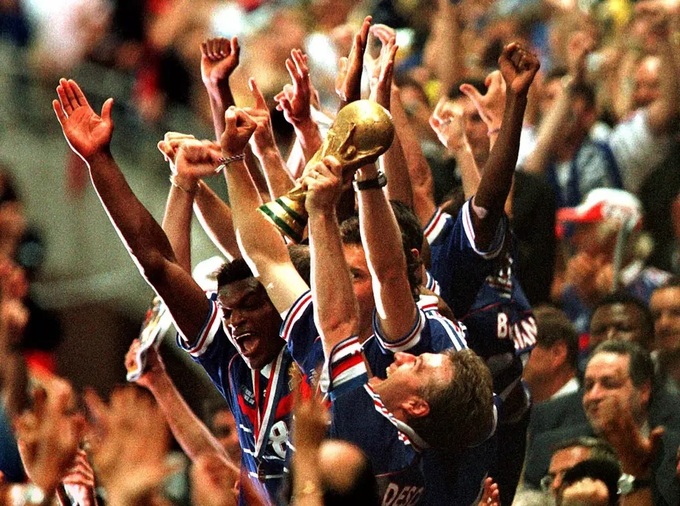 Chức vô địch World Cup 1998 mà Deschamps là đội trưởng ĐT Pháp đã để lại dấu ấn đậm nét với người dân xứ sở lục lăng.